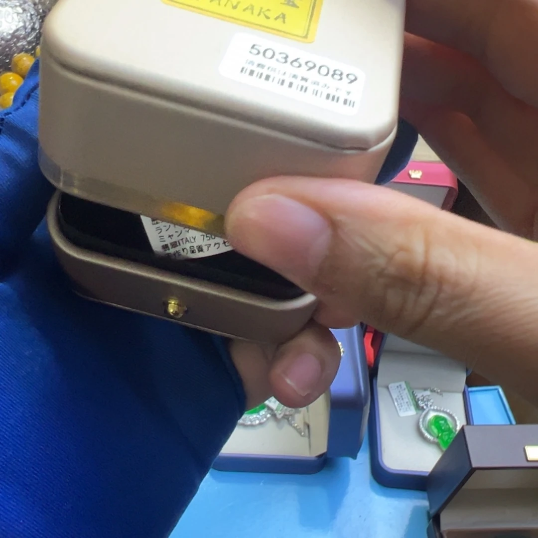 金银珠宝宝石镶嵌的建盏