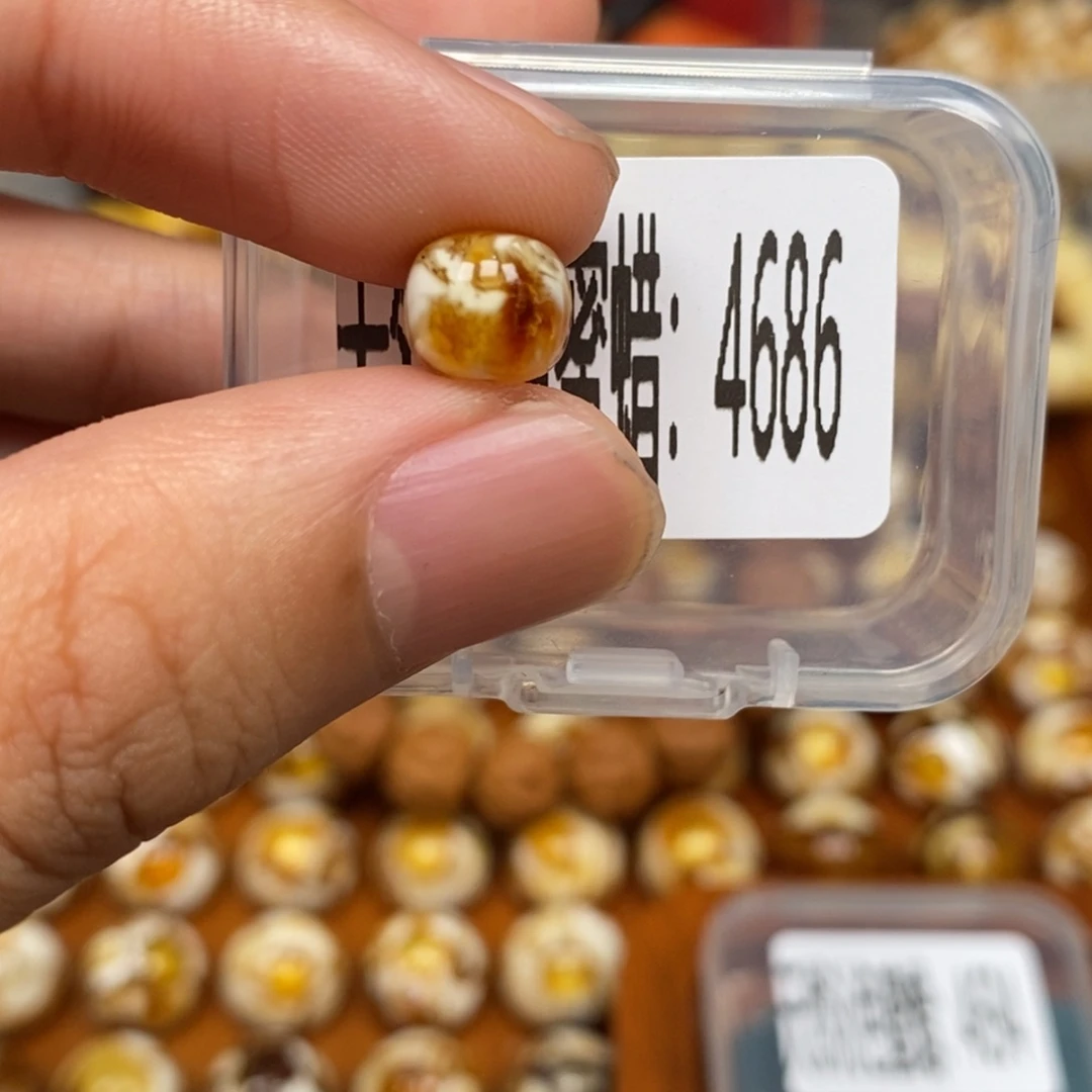 蜜蜡未镶嵌珠宝奇石4686