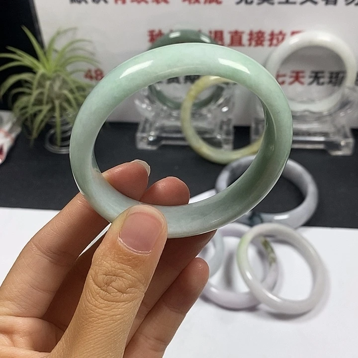 钮***吒未镶嵌手镯翡翠16