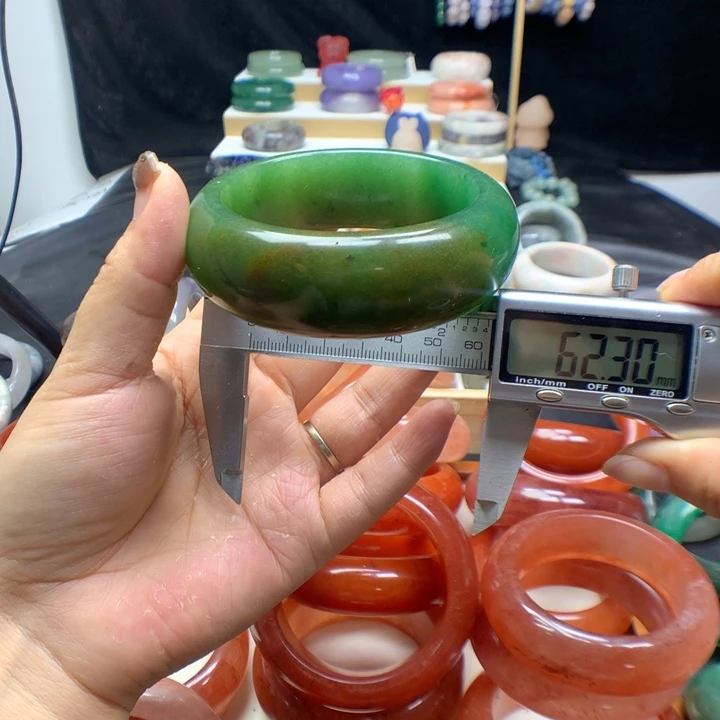 未镶嵌手镯石英质玉