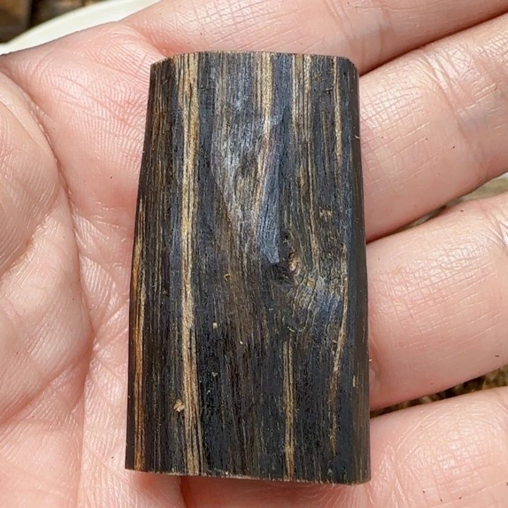 沉香沉香碎屑田****?绿棋楠沉香牌6.9克