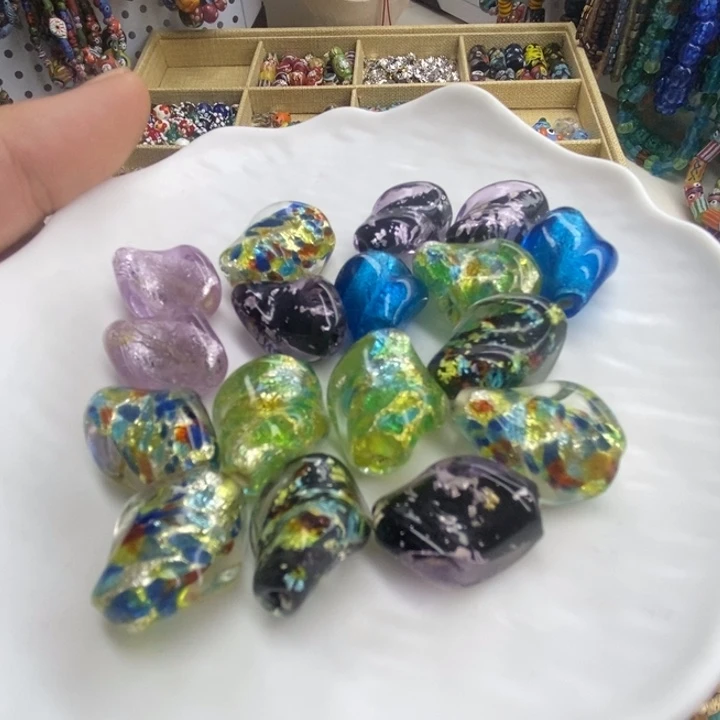 颈饰琉璃银箔异型