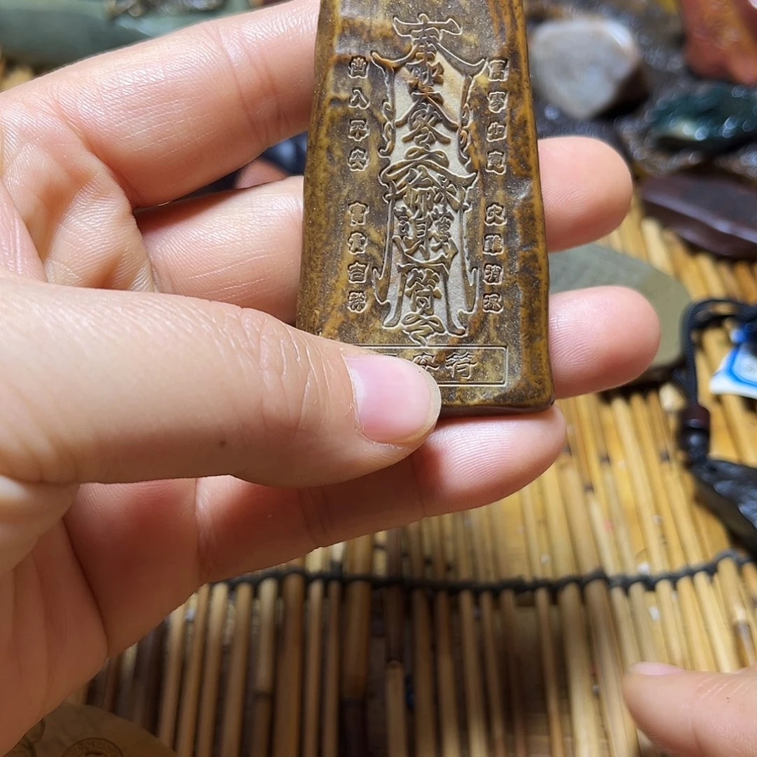 新疆戈壁石原石雕刻