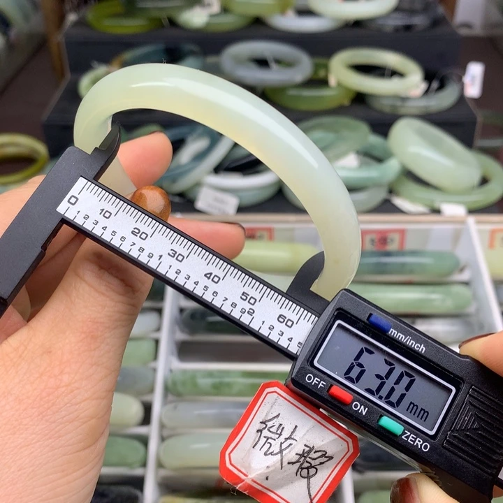 蛇纹石玉未镶嵌手镯537