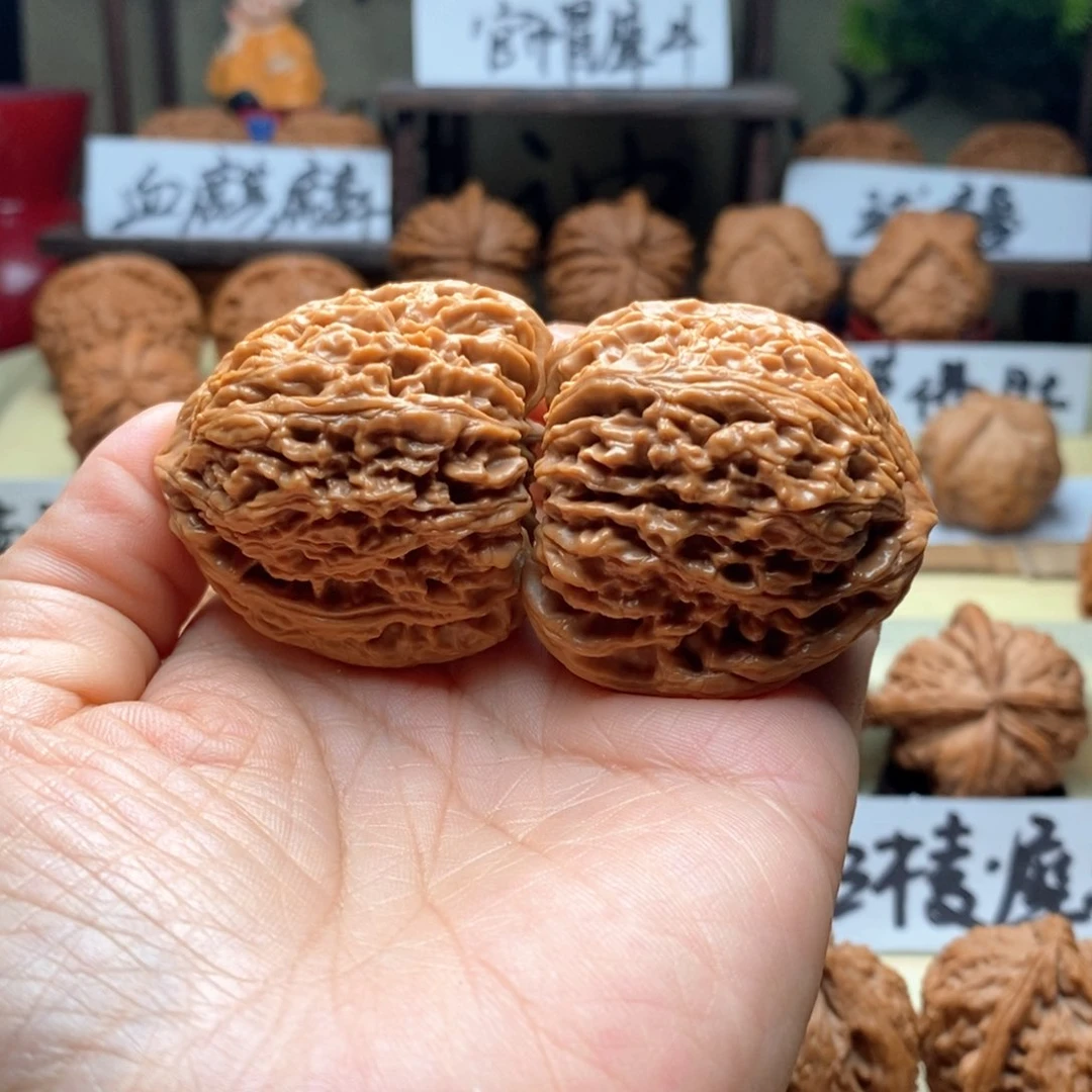 风***人文玩核桃把件三角疆