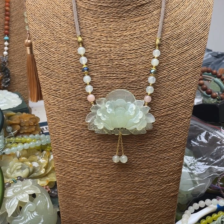 蛇纹石玉未镶嵌颈饰