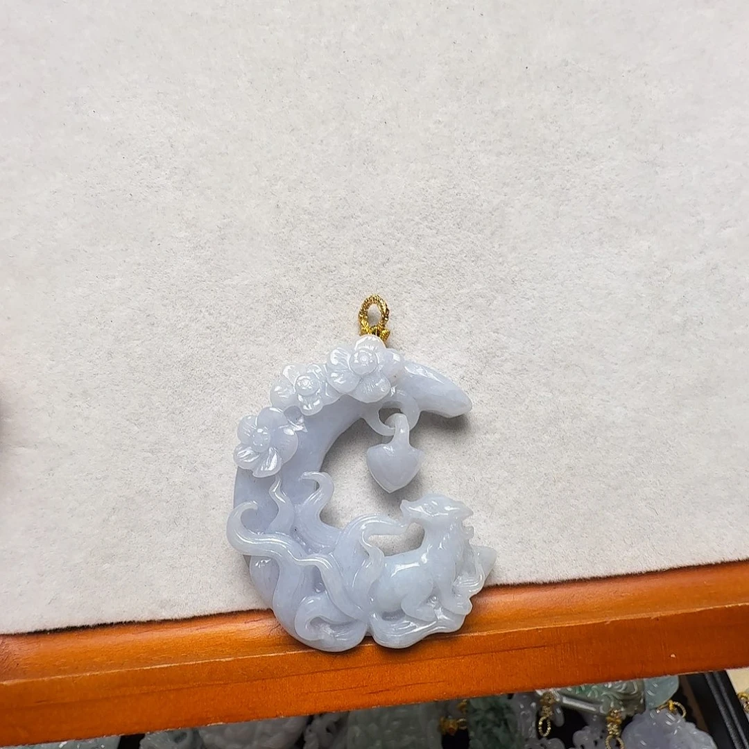 翡翠未镶嵌吊坠(赠链)
