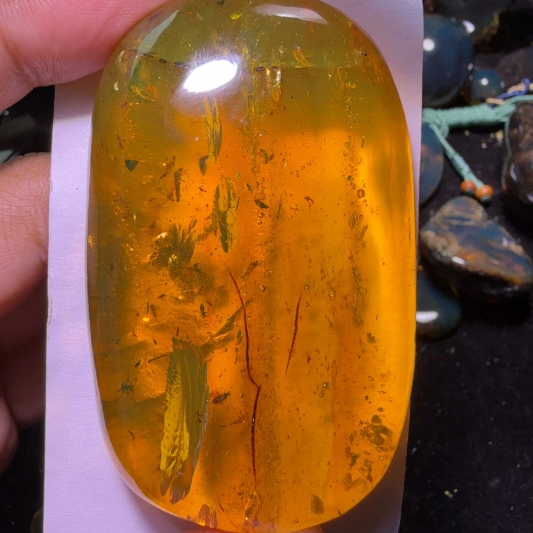 未镶嵌琥珀裸石极***志，