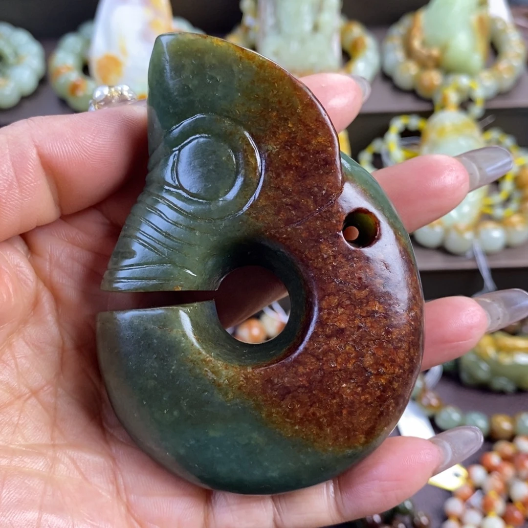 透闪石质玉未镶嵌把件