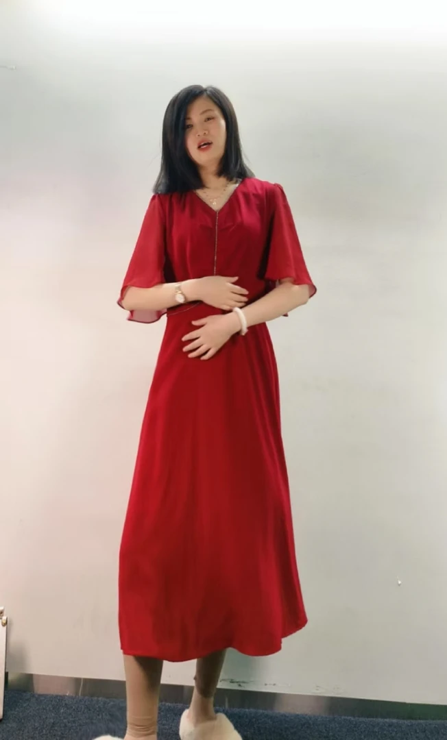 W154  连衣裙  该链接默认微瑕 无运费险 接受不了勿拍