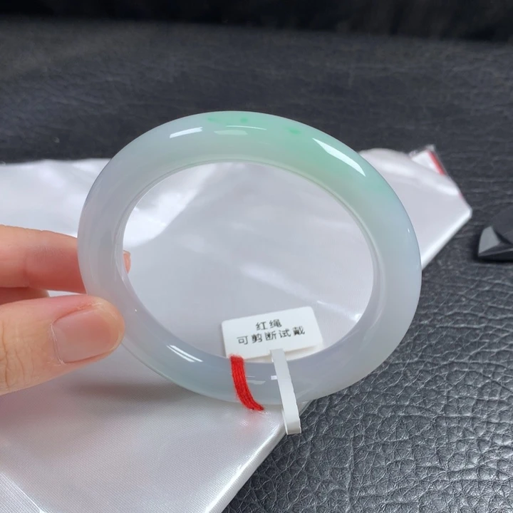 翡翠未镶嵌手镯（圆镯）