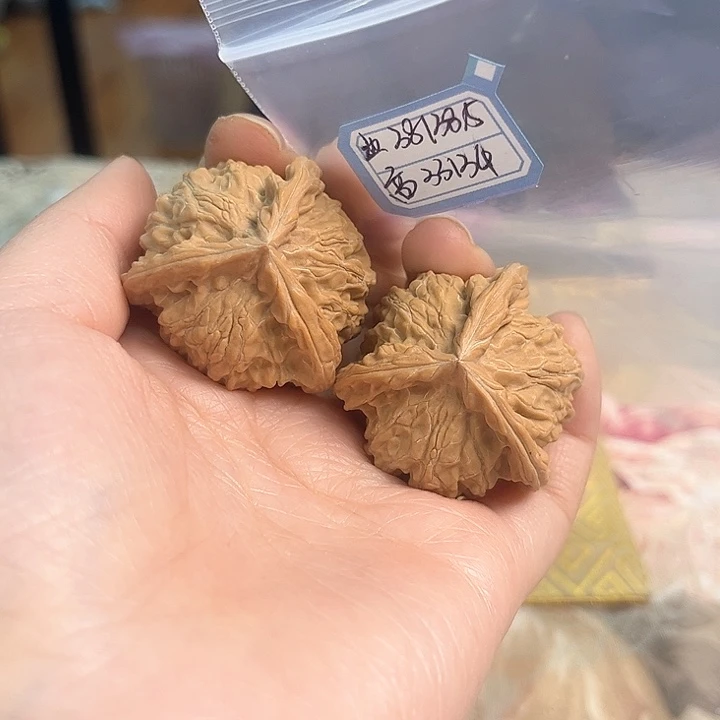 文玩核桃吊坠盘山三棱