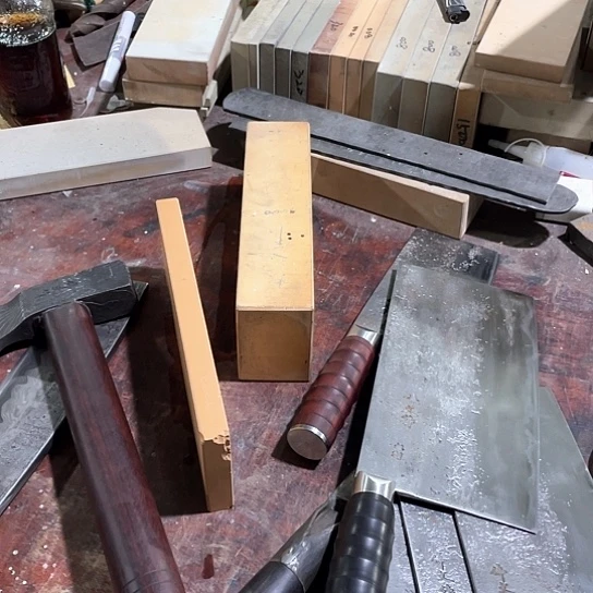 ****n砂岩石2000目红金刚石瑕疵品