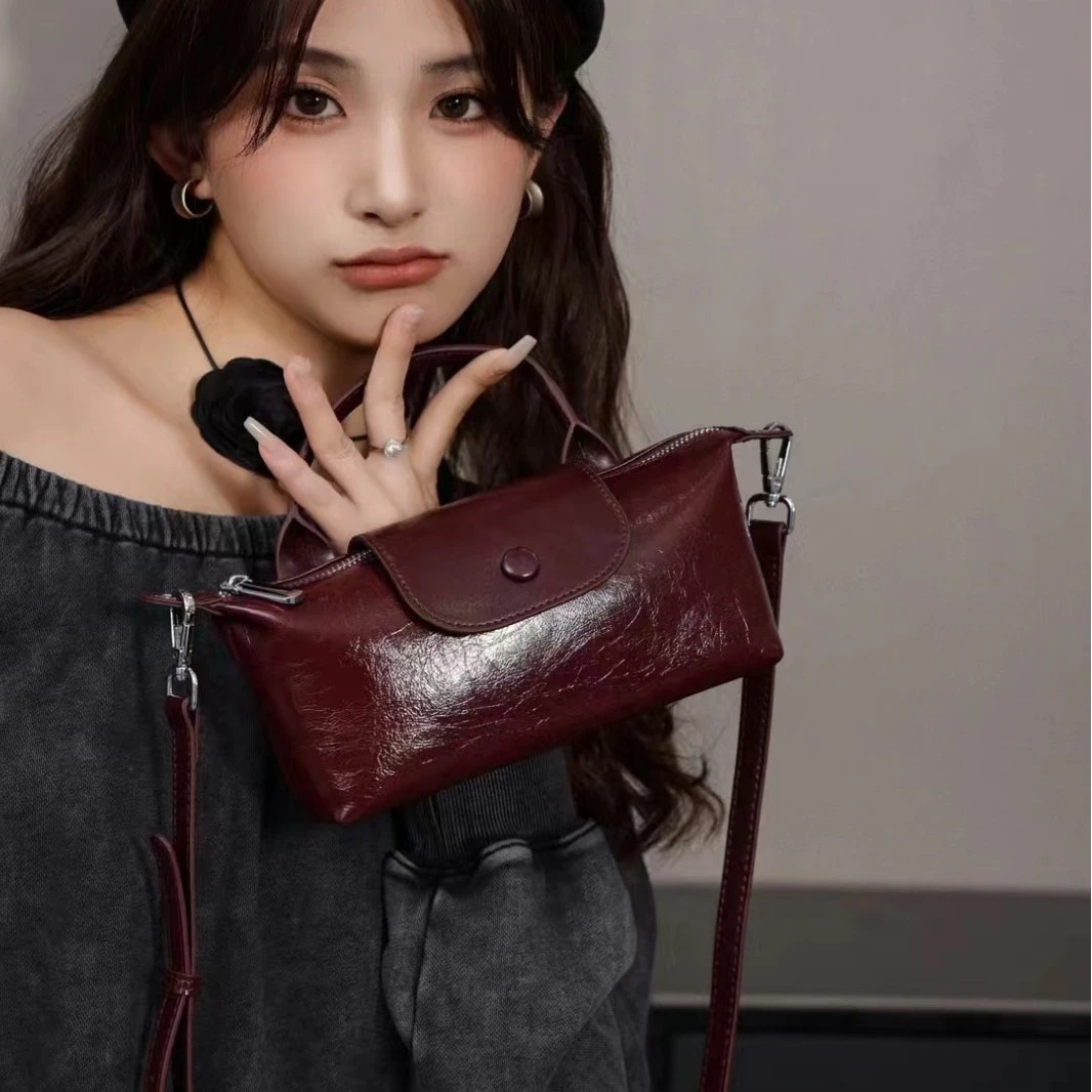 真皮女包单肩斜挎包小包百搭纯色洋气通勤饺子包时尚休闲小方包