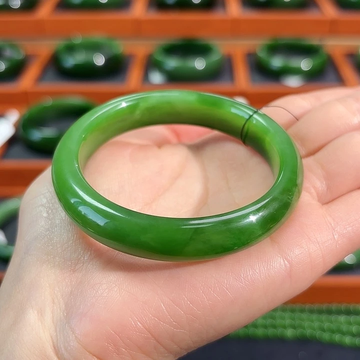 和田玉（碧玉）未镶嵌手镯果绿冰底
