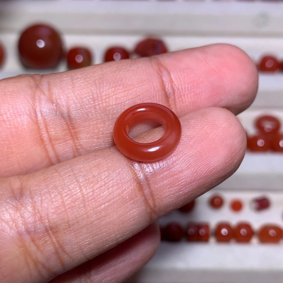 南红玛瑙未镶嵌跑环内径6.8玫红