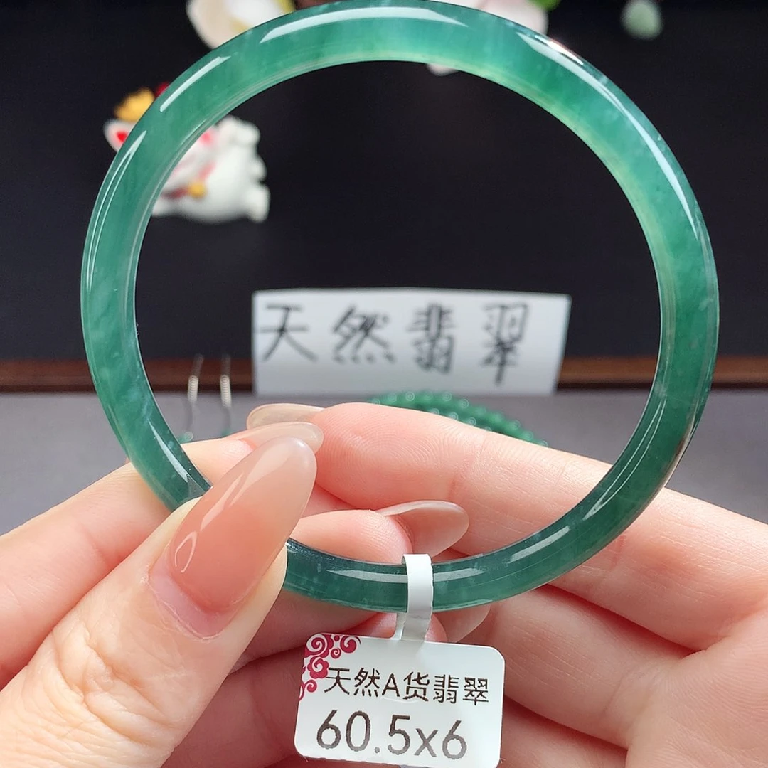 翡翠手镯（圆镯）未镶嵌