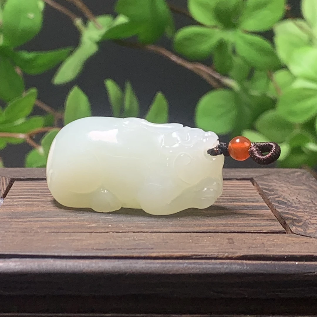 C004珠宝玉石精选和田玉吊坠