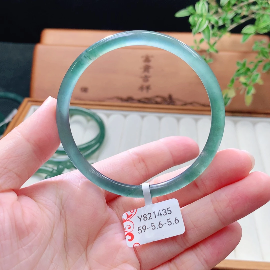 未镶嵌手镯（圆镯）翡翠