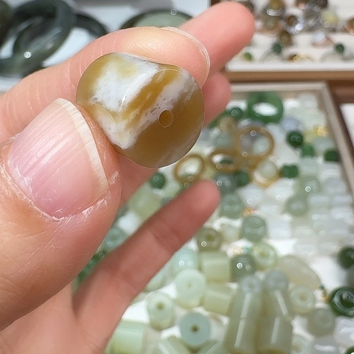 和田玉（糖玉）未镶嵌颈饰
