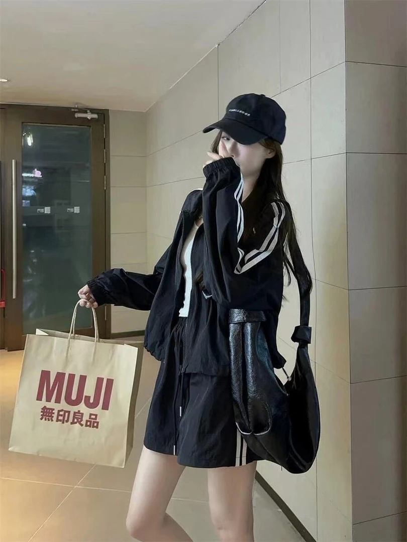 大码休闲时尚防晒衣女夏季新款美式复古条纹冲锋衣外套短裙两件套