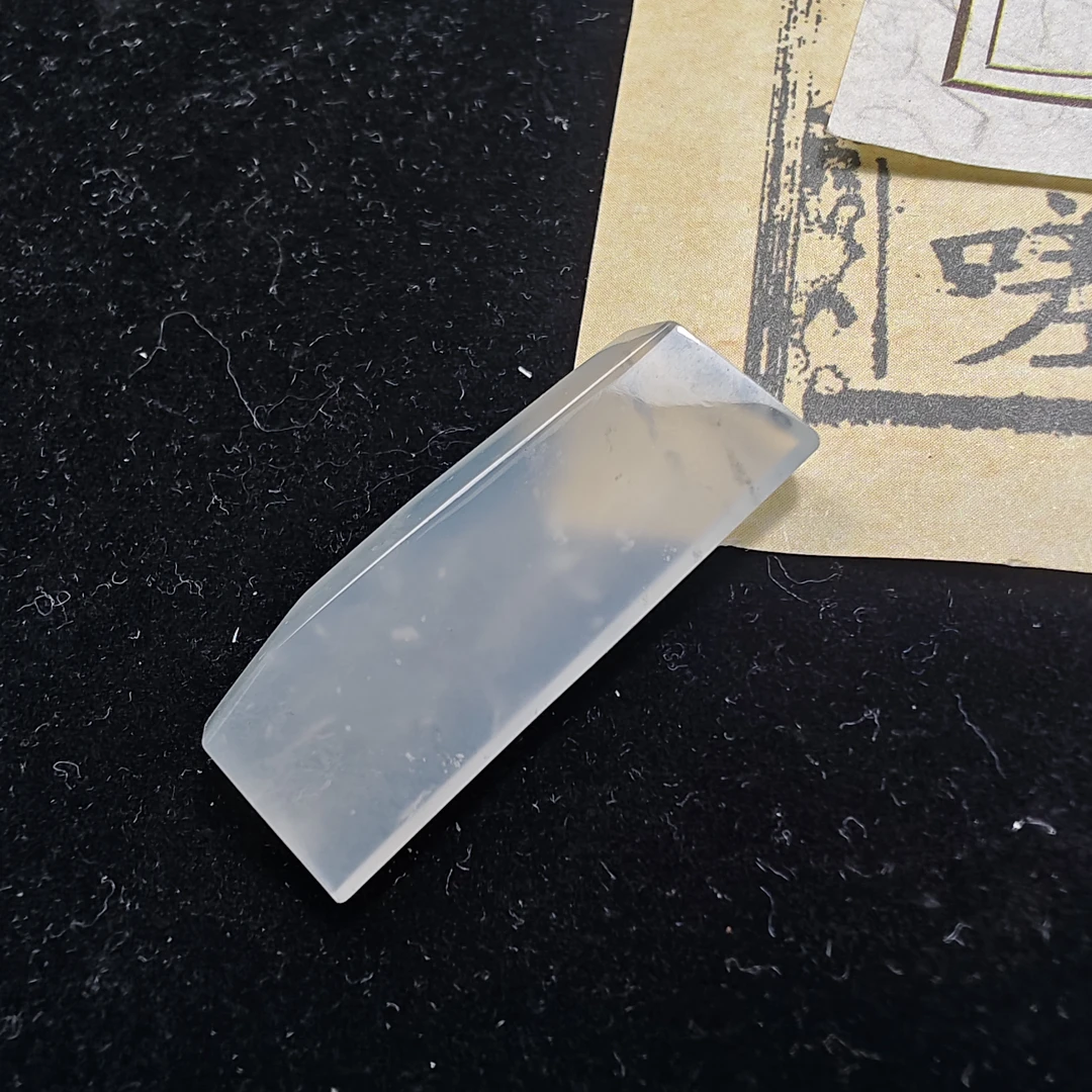 翡翠a货定制高冰片料，单材料，可做随行戒面，尺寸32*13*561