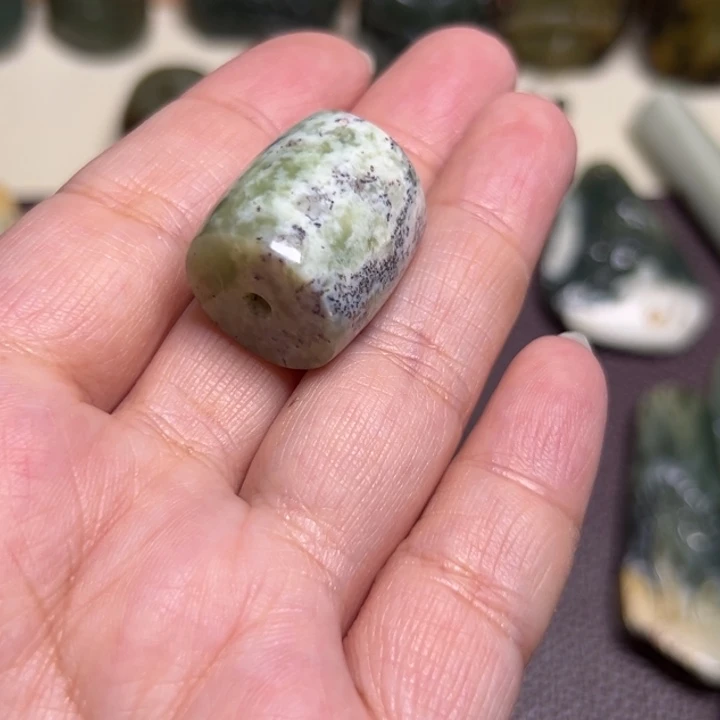 岫岩河磨玉（透闪石质玉）未镶嵌颈饰