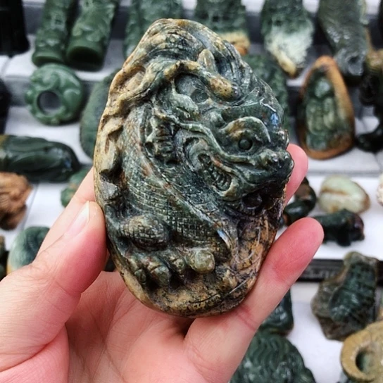 未镶嵌岫岩河磨玉（透闪石质玉）把件