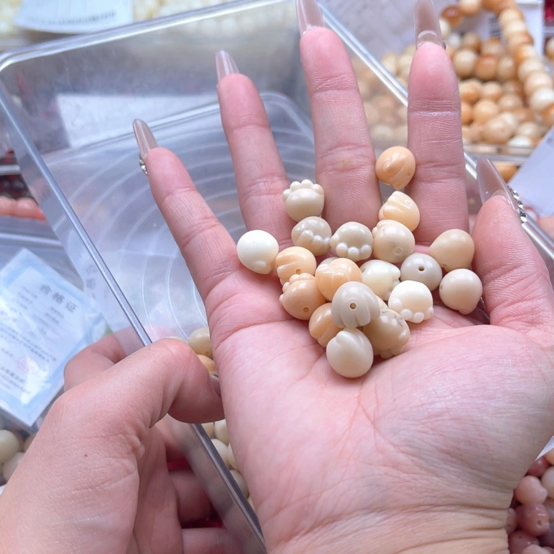 白玉菩提吊坠z12.5mm35颗。猫爪