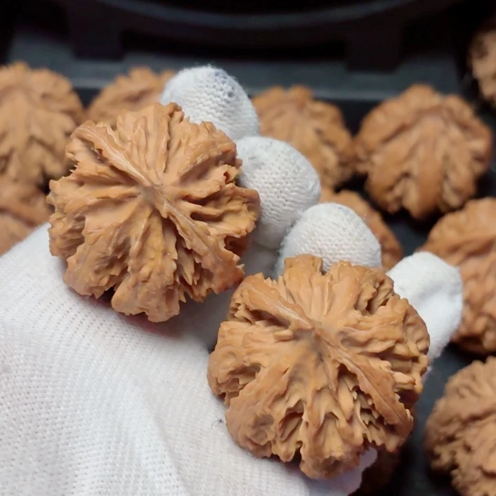 爱***贾文玩核桃吊坠秦岭灯笼9