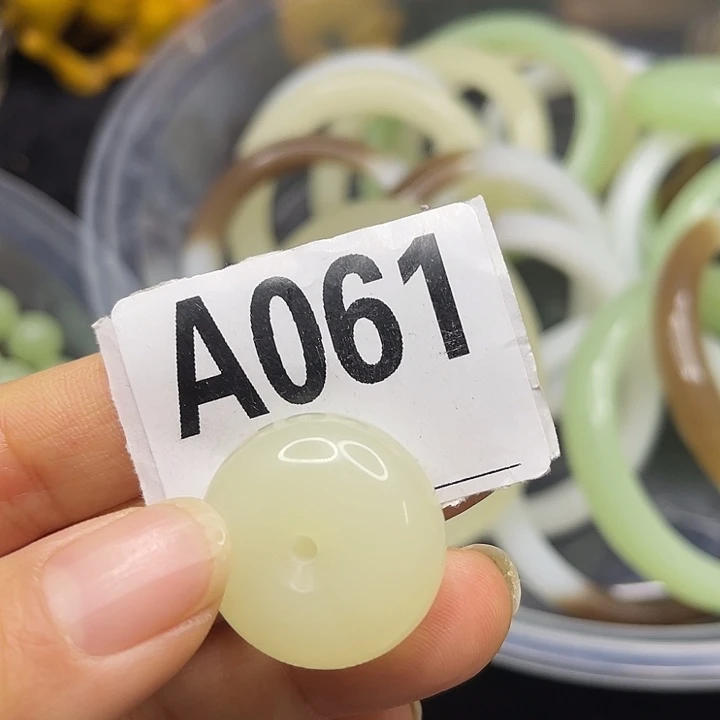 蛇纹石玉未镶嵌挂件