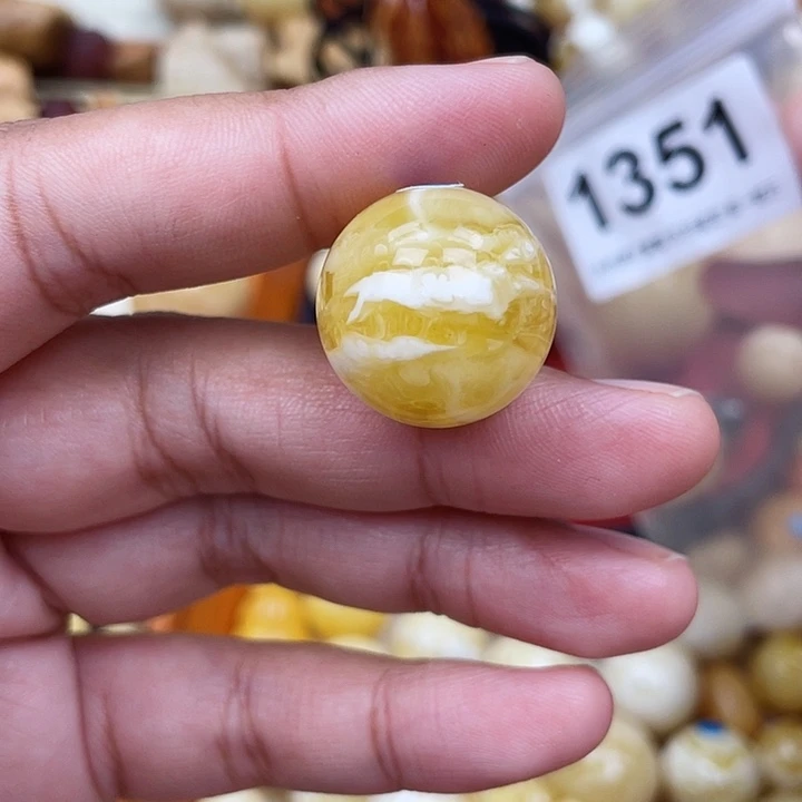 ****起蜜蜡未镶嵌珠宝奇石沙眼20.7
