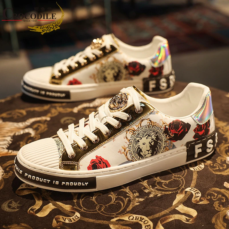 鳄鱼恤时尚男鞋2025春季新款潮流百搭轻奢板鞋透气印花软底休闲鞋