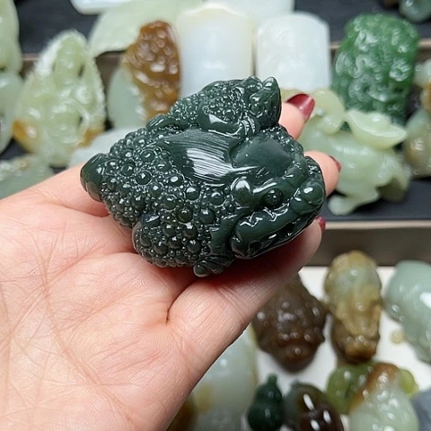 和田玉颈饰未镶嵌龍**人