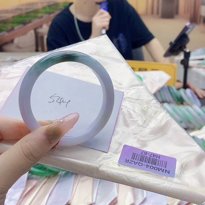 翡翠手镯未镶嵌hhbvgvvvvvvbbb