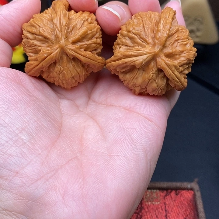 轩***宇把件文玩核桃白奔