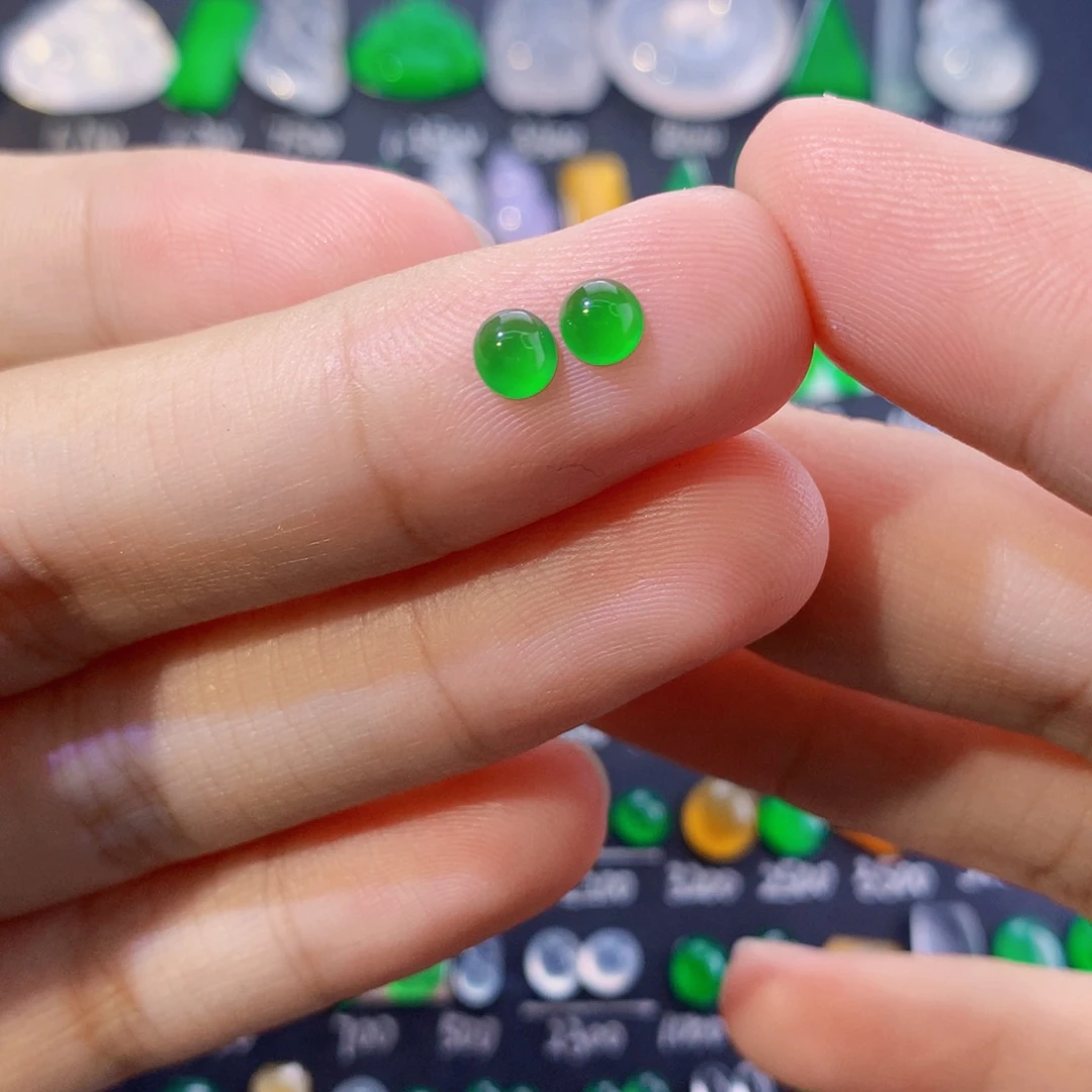 翡翠未镶嵌颈饰绿蛋面