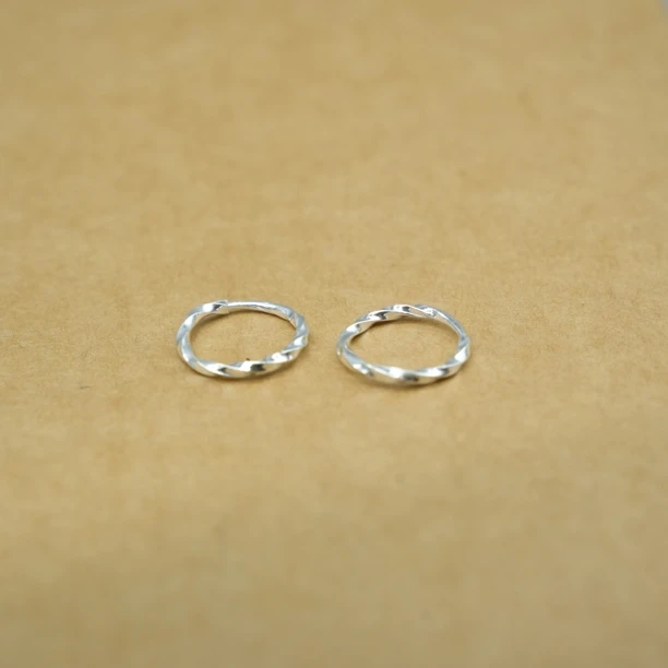 足银耳饰 足银莫比乌斯简约小巧女士耳扣