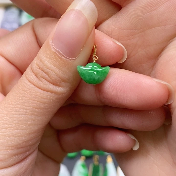 翡翠未镶嵌颈饰吊坠