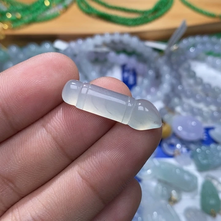 翡翠未镶嵌手链冰毛笔