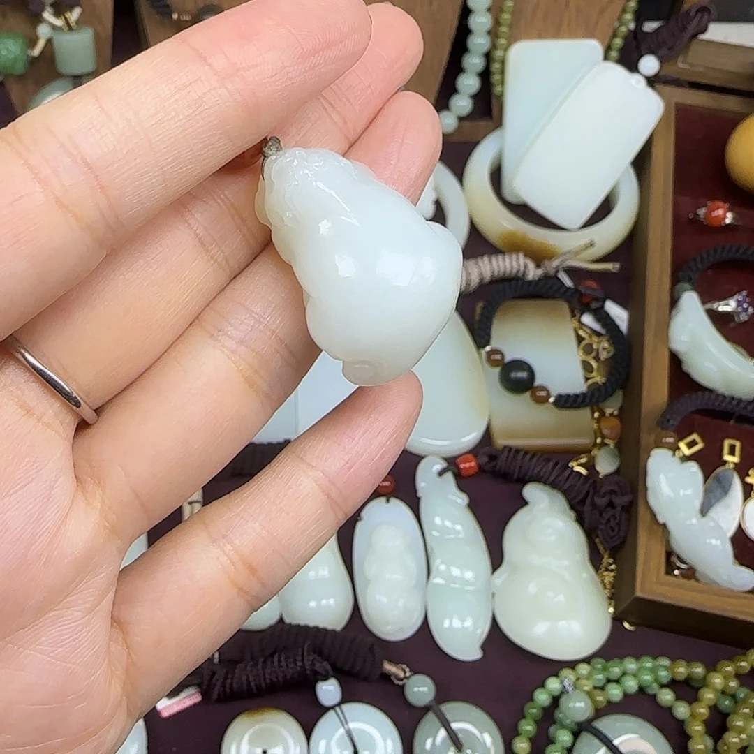 和田玉未镶嵌颈饰