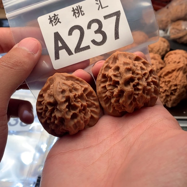 文玩核桃吊坠龙鳞