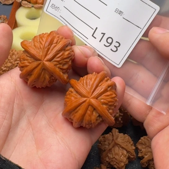 石***司把件文玩核桃白狮子六星精修款39