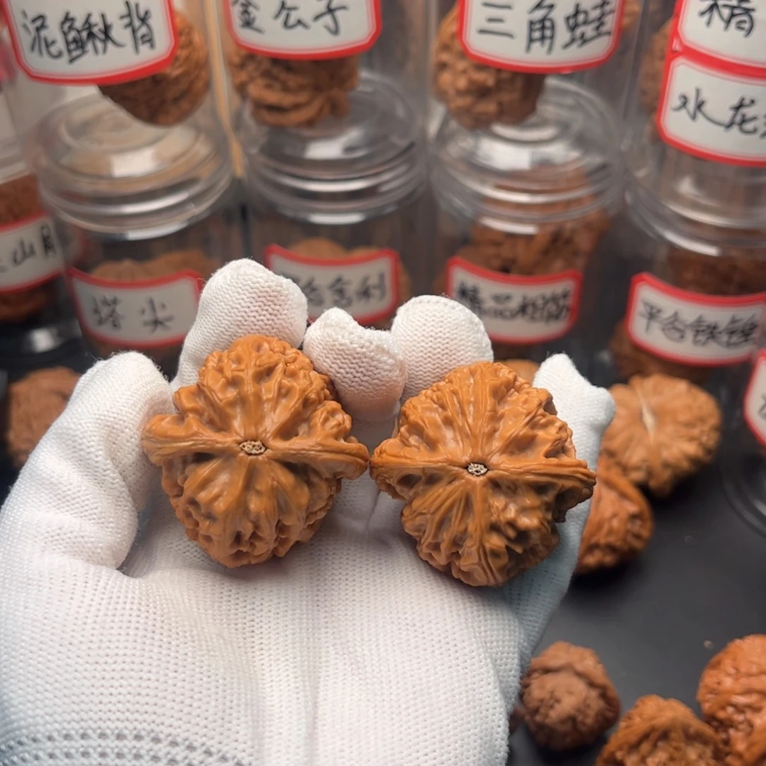 关***文玩核桃把件41精品红锦鲤