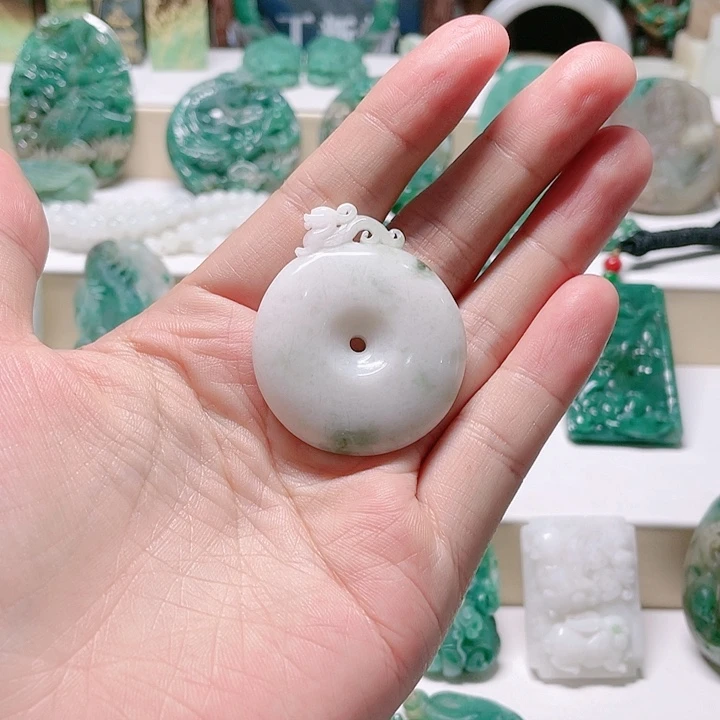 独山玉未镶嵌颈饰我**艾