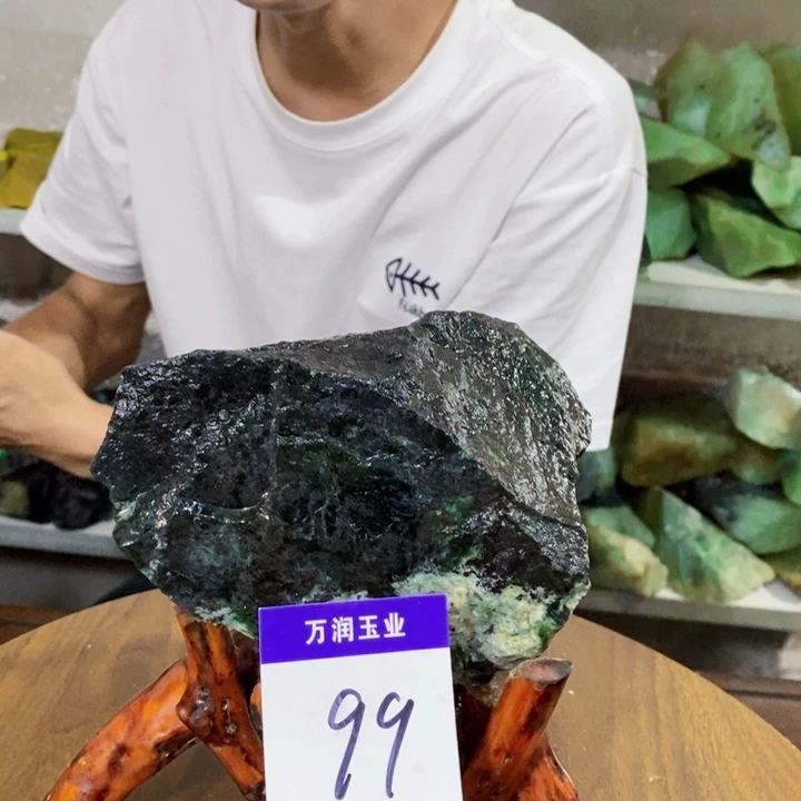 未镶嵌蛇纹石玉原石
