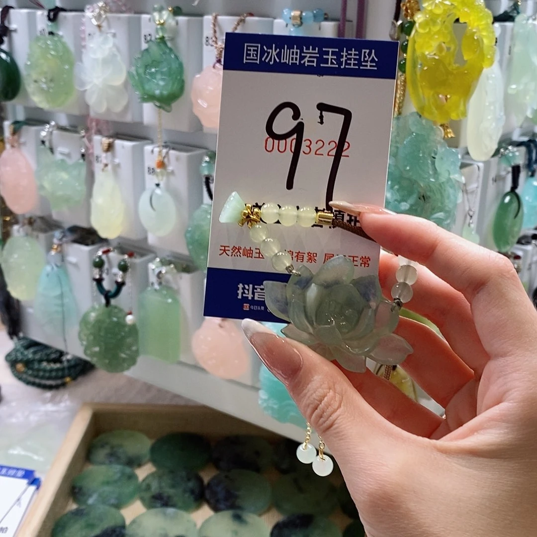 落***坞蛇纹石玉未镶嵌颈饰