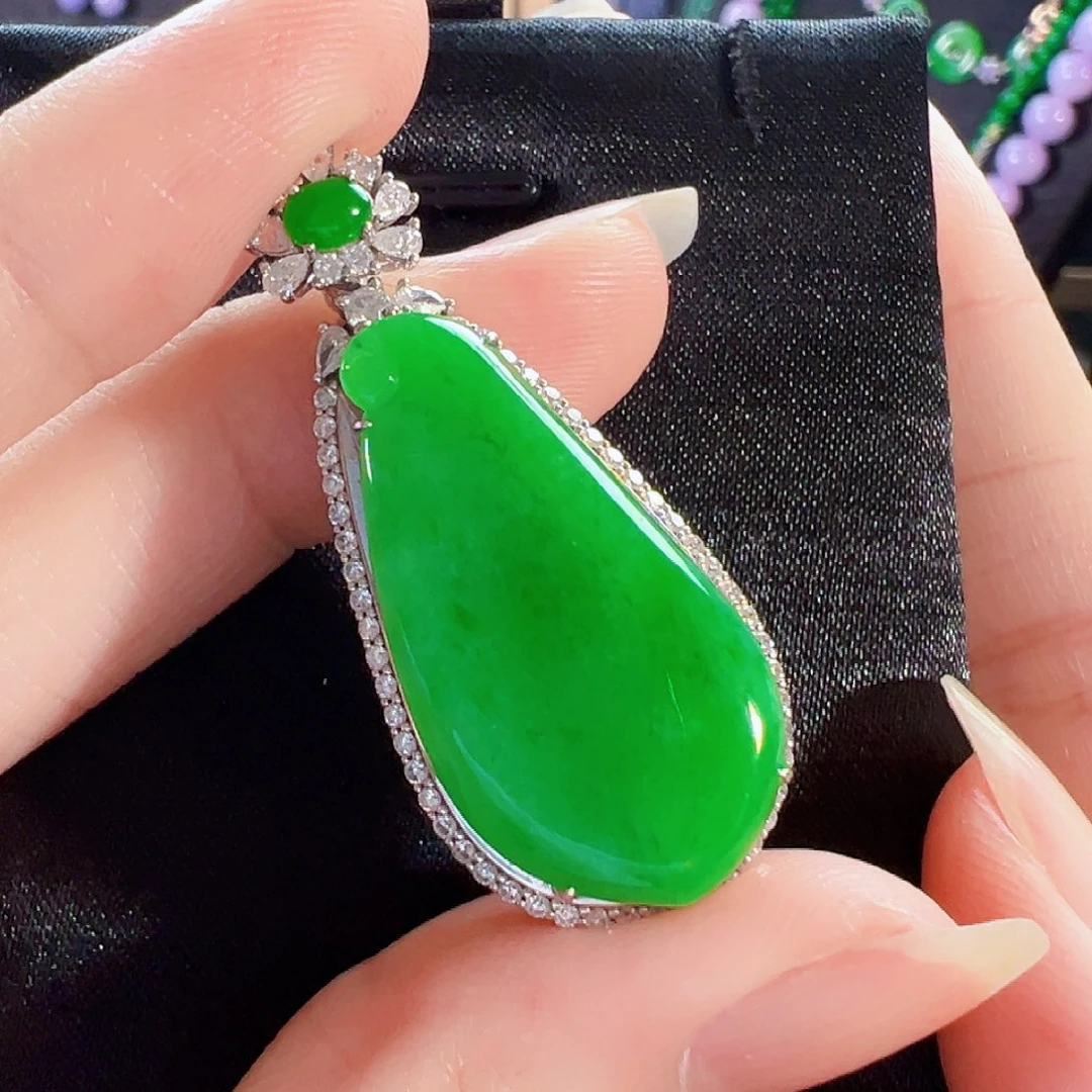 L***子翡翠18K金镶嵌颈饰签收后24小时鉴赏期