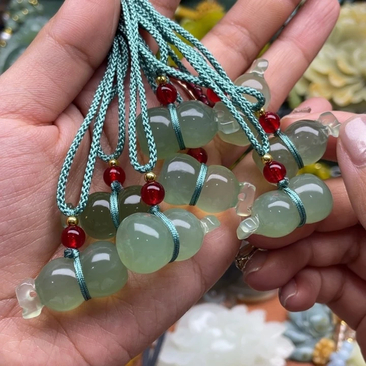 蛇纹石玉未镶嵌吊坠