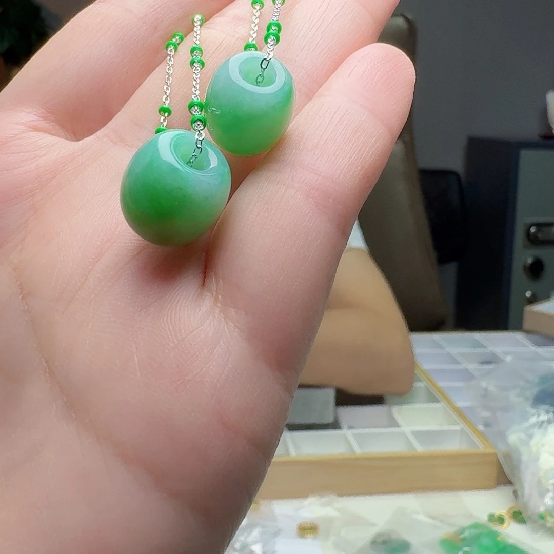 翡翠未镶嵌吊坠(赠链)多样性发货其一
